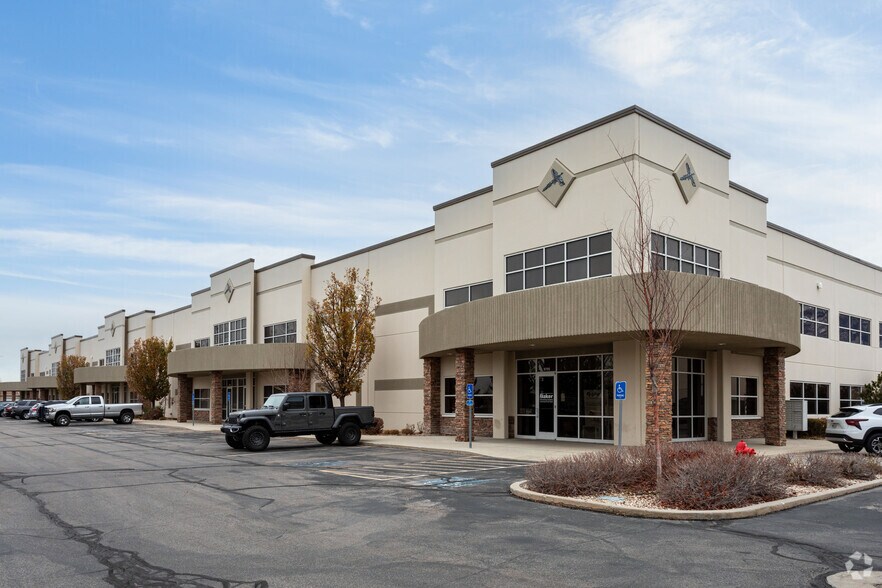 More Photos Of 9867 S Sandy Pky, Sandy Unknown For Lease