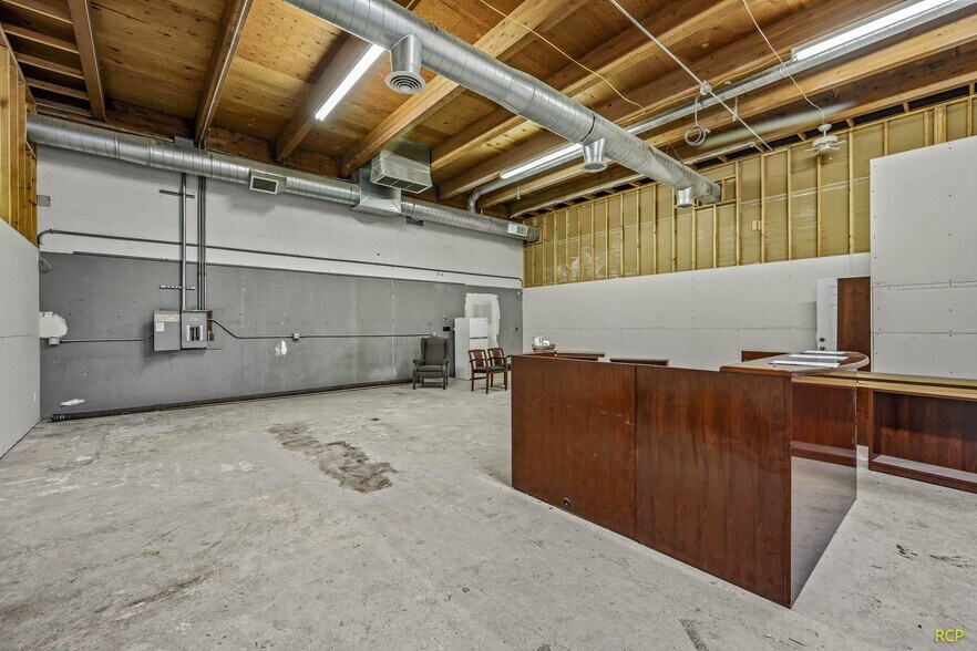 More Photos Of 53026 NW Thornton Dr, Scappoose Warehouse For Sale