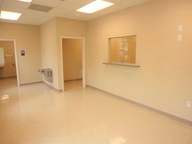 More Photos Of 6937 Medical View Ln, Zephyrhills Medical For Lease