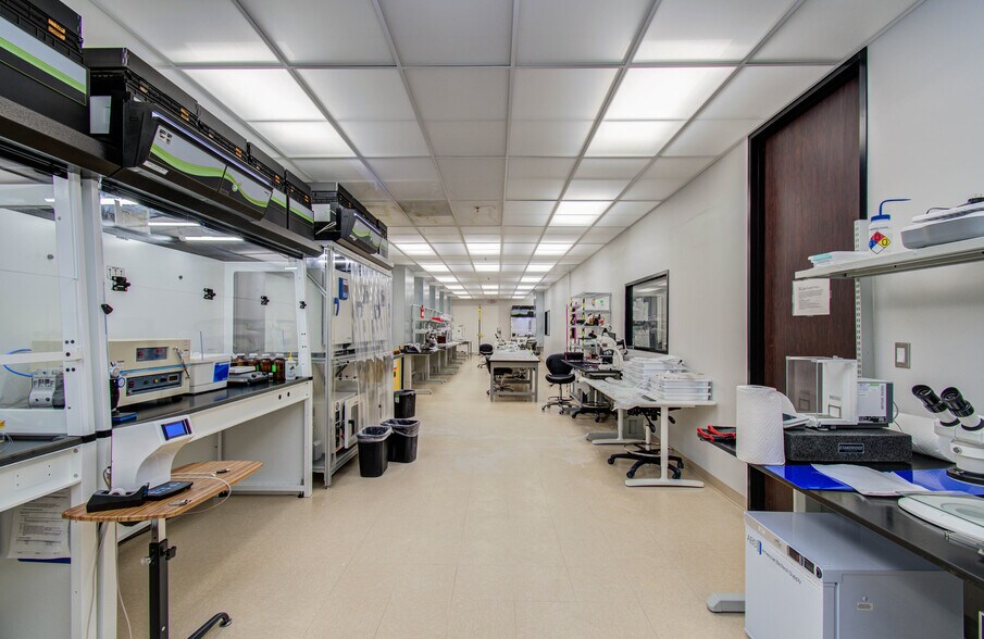 More Photos Of 9330 Kirby Dr, Houston Research And Development For Lease