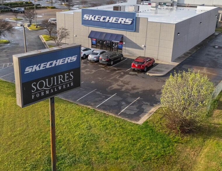 Primary Photo Of 4301 Pecanland Mall Dr, Monroe Freestanding For Sale