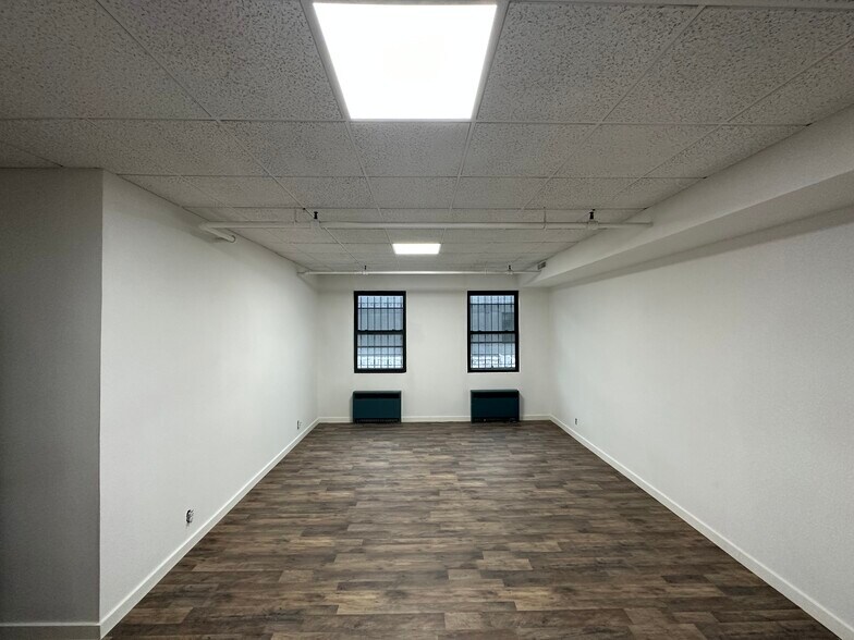 More Photos Of 805 E 139th St, Bronx Showroom For Lease