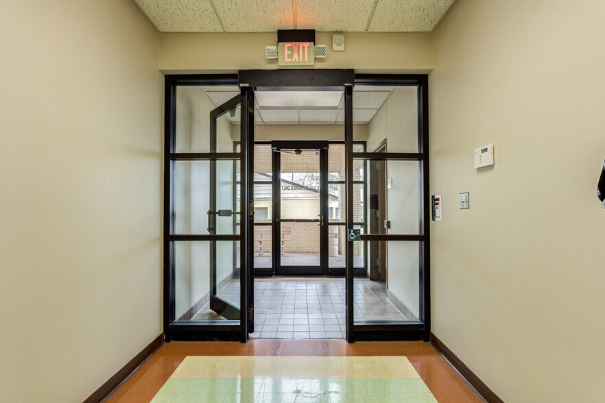 More Photos Of 3802-3806 Interstate 27, Lubbock Office For Sale