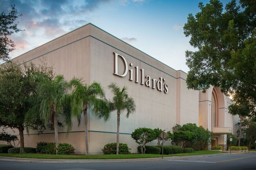 More Photos Of 1900 Tamiami Trl N, Naples Unknown For Lease