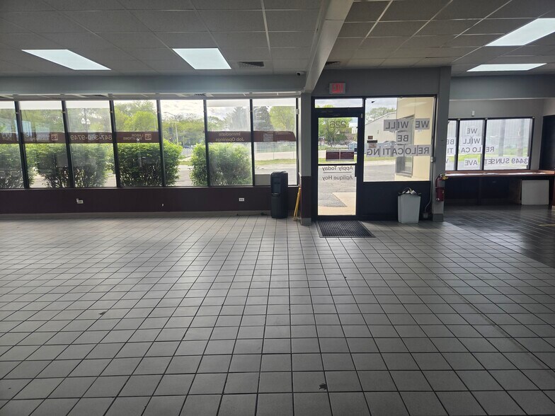 More Photos Of 226 S Sheridan Rd, Waukegan Restaurant For Sale