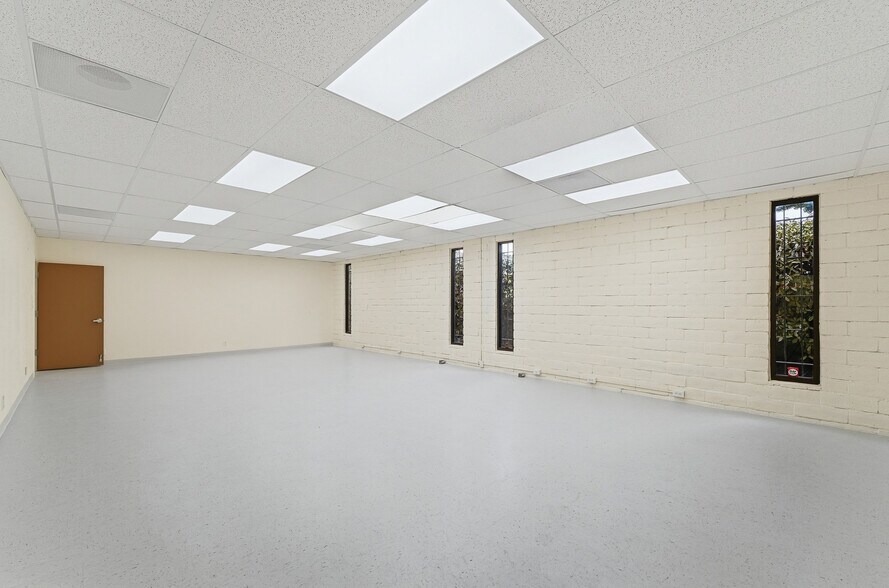 More Photos Of 6006 N El Dorado St, Stockton Office For Sale