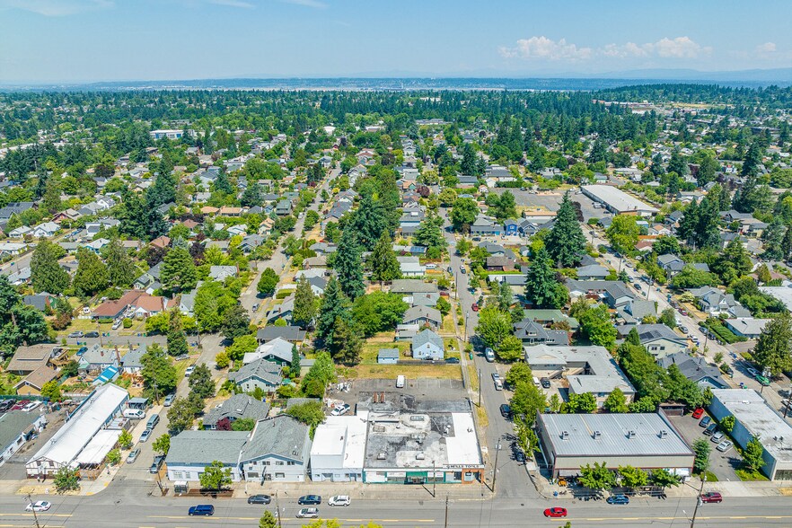 More Photos Of 7131-7145 NE Glisan St, Portland Showroom For Lease