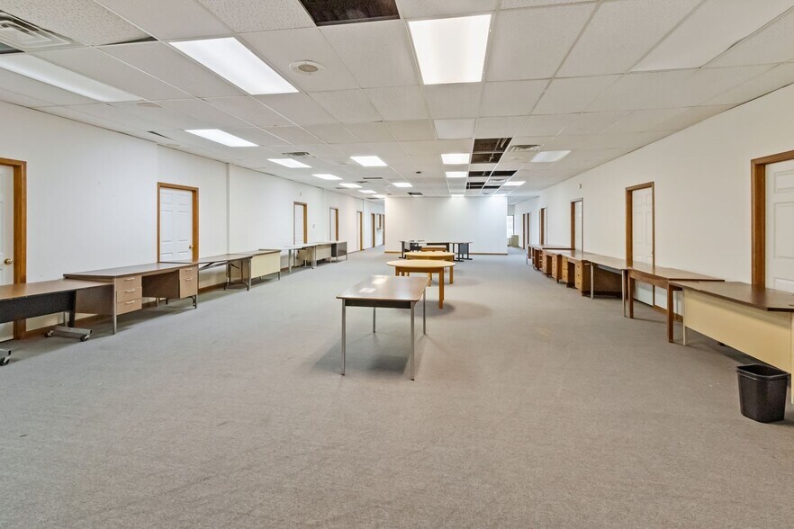 More Photos Of 2317-2323 E Lincolnway, Sterling Medical For Lease