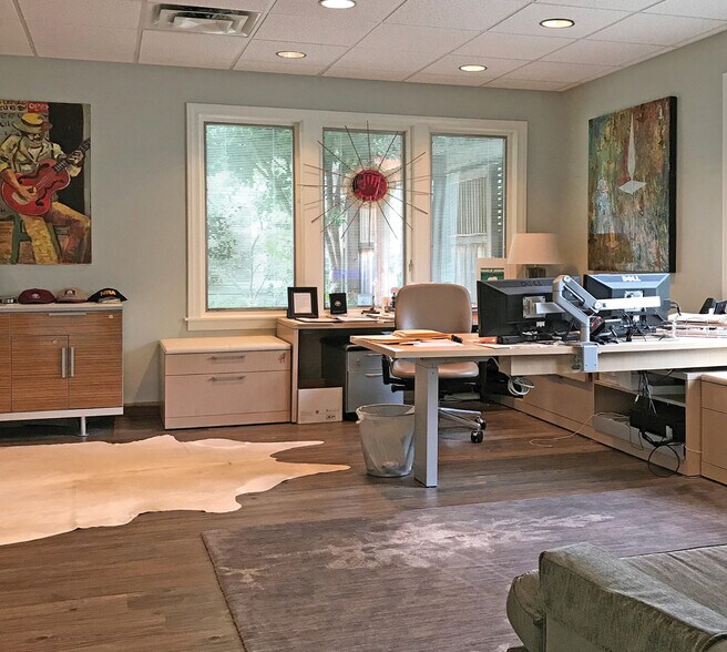 More Photos Of 641-651 Oakleaf Office Ln, Memphis Loft Creative Space For Sale