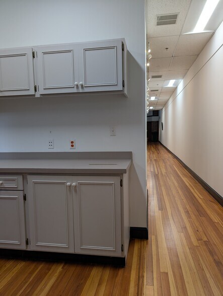 More Photos Of 921 Main St, Lynchburg General Retail For Lease