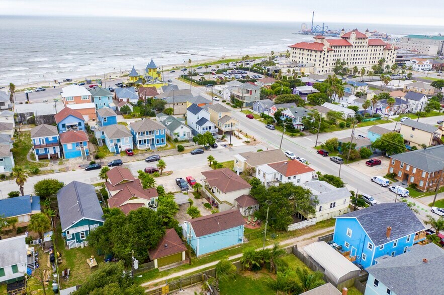 More Photos Of 1820 Avenue O 1/2, Galveston Multifamily For Sale
