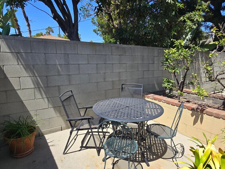 More Photos Of 10809 Palms Blvd, Los Angeles Apartments For Sale