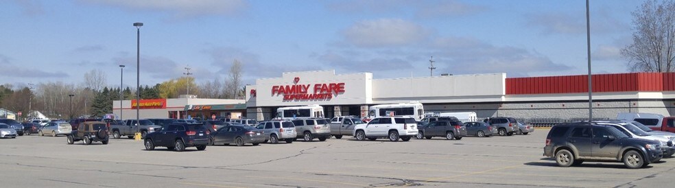 Primary Photo Of 1204 N State St, Gladwin Supermarket For Lease