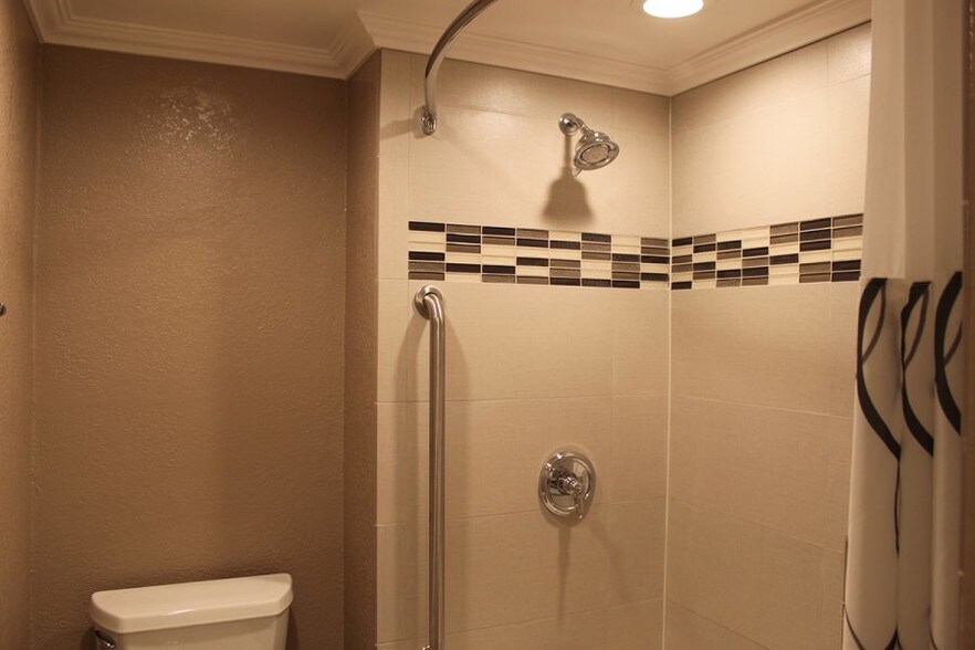 More Photos Of 1200 N H St, Lompoc Hotel For Sale