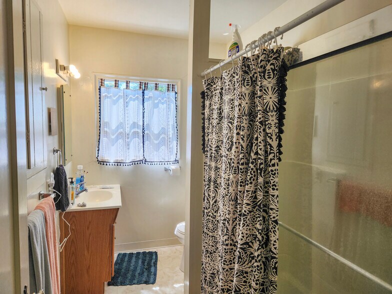 More Photos Of 823-825 Wheeler St, Santa Rosa Apartments For Sale