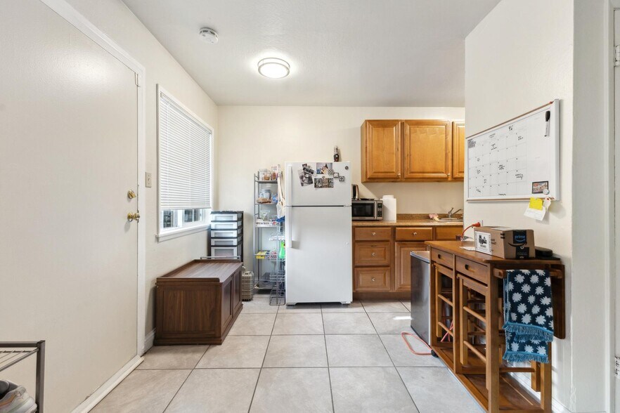 More Photos Of 6563 Shattuck Ave, Oakland Apartments For Sale