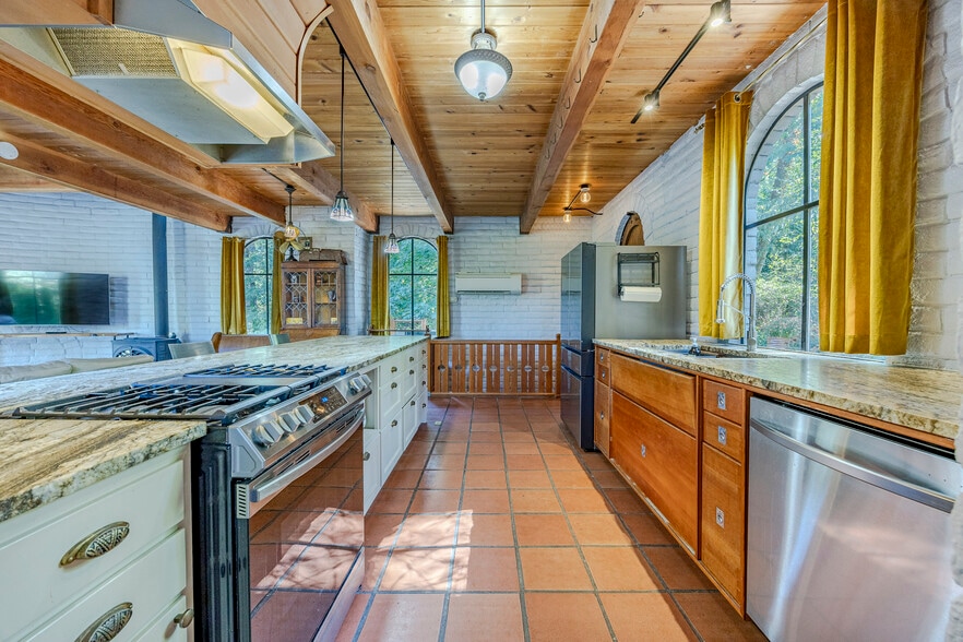 More Photos Of 1820 E 28th Ave, Eugene Multifamily For Sale