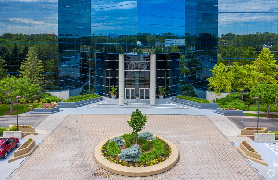 More Photos Of 605 US-169, Plymouth Medical For Lease