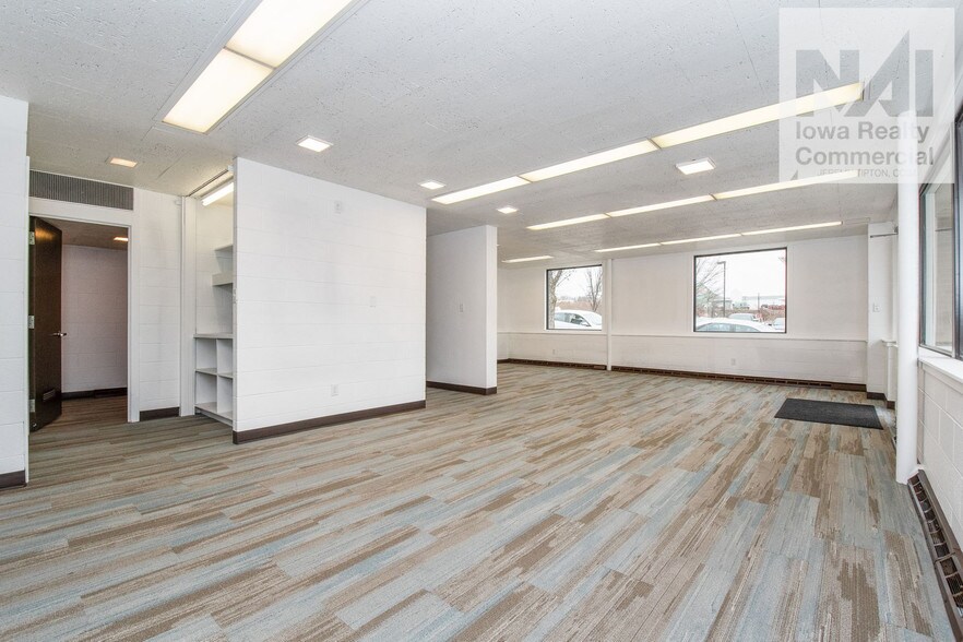 More Photos Of 115 30th Street Dr SE, Cedar Rapids Freestanding For Lease