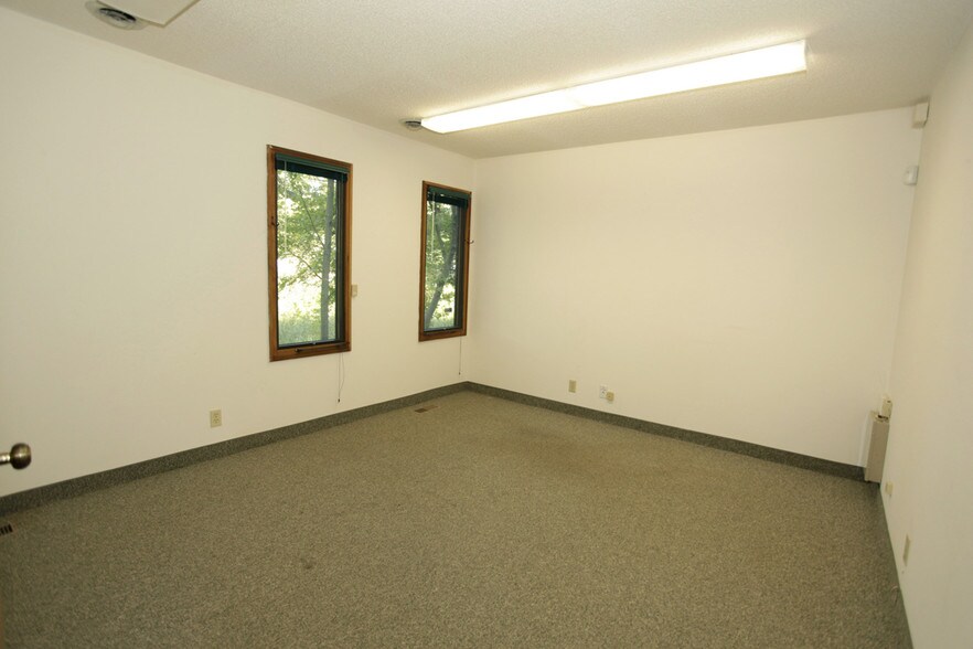 More Photos Of 3701 Shoreline Dr, Orono Coworking Space