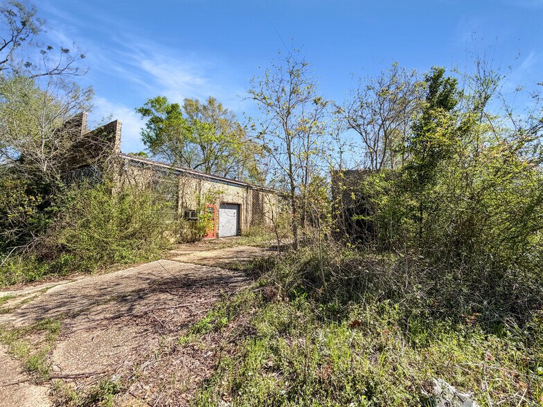 More Photos Of 206 E 2nd St, Deridder Industrial For Sale