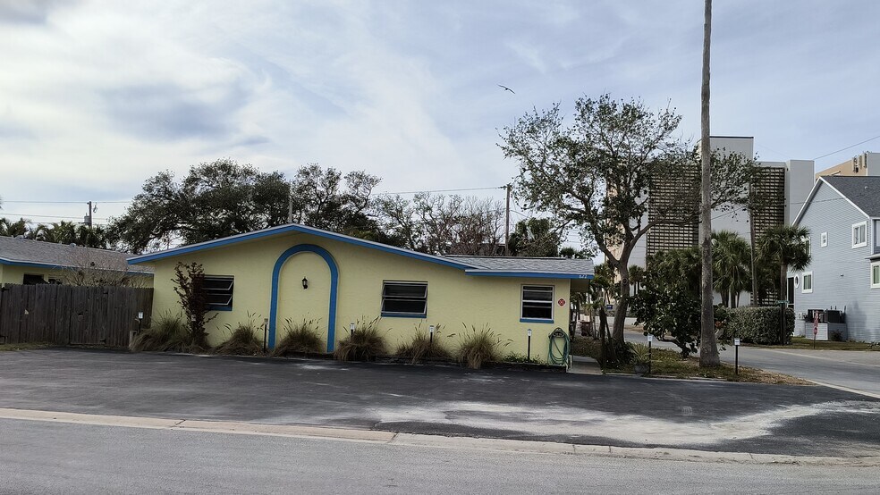 Primary Photo Of 822 1st St, Indian Rocks Beach Apartments For Sale