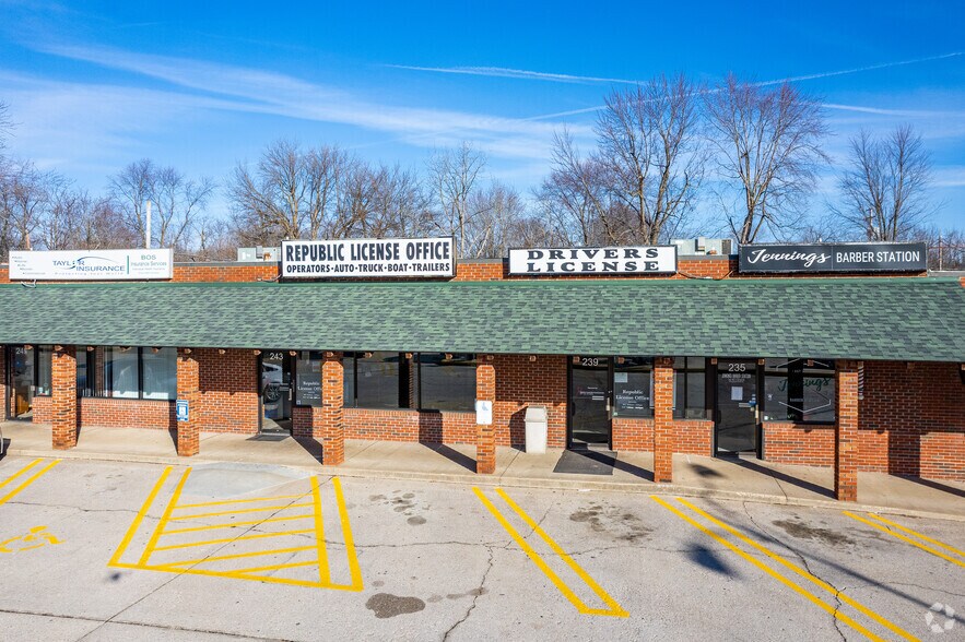 More Photos Of 201 US Highway 60 W, Republic General Retail For Lease