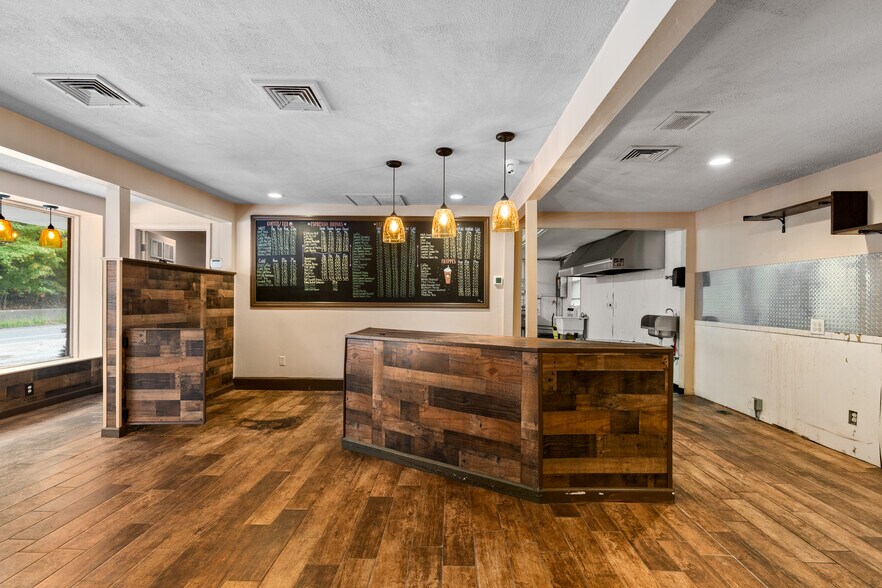 More Photos Of , Bloomingdale General Retail For Sale