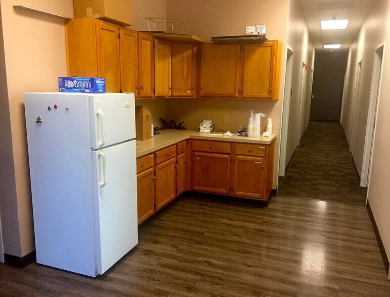 More Photos Of 2702 Agriculture Dr, Madison Office For Lease