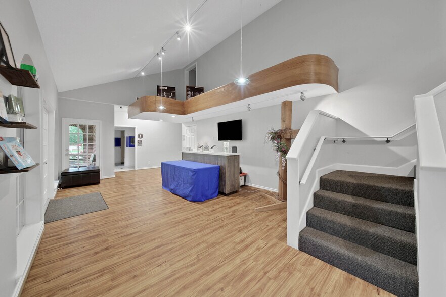 More Photos Of 6265 Shadowbend, The Woodlands Coworking Space