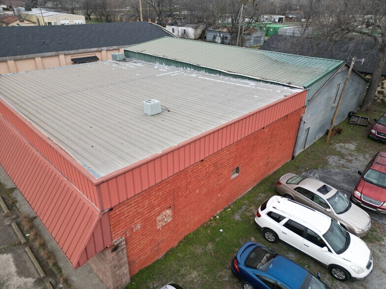 More Photos Of 610 N 1st Ave, Durant Flex For Sale