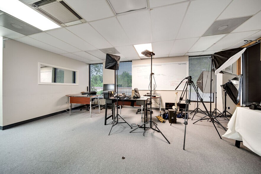 More Photos Of 136 Walton Ferry Rd, Hendersonville Office For Sale