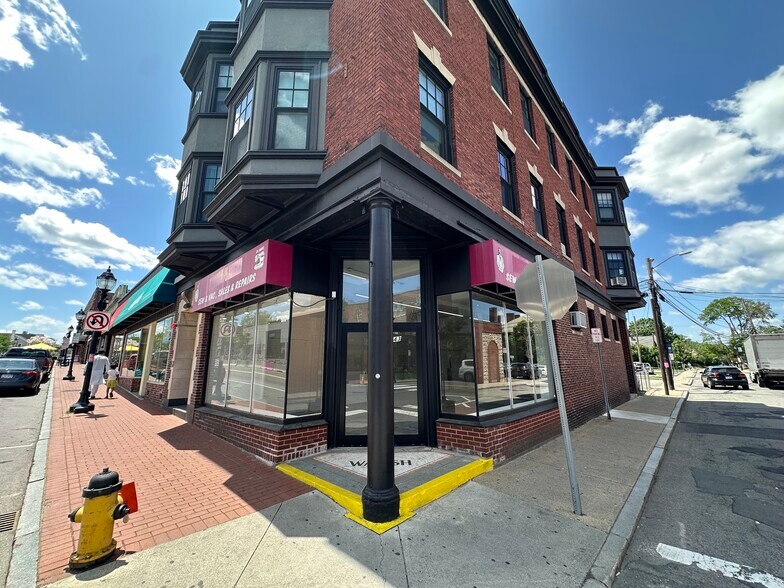 More Photos Of 443-455 Moody St, Waltham Storefront Retail Residential For Lease