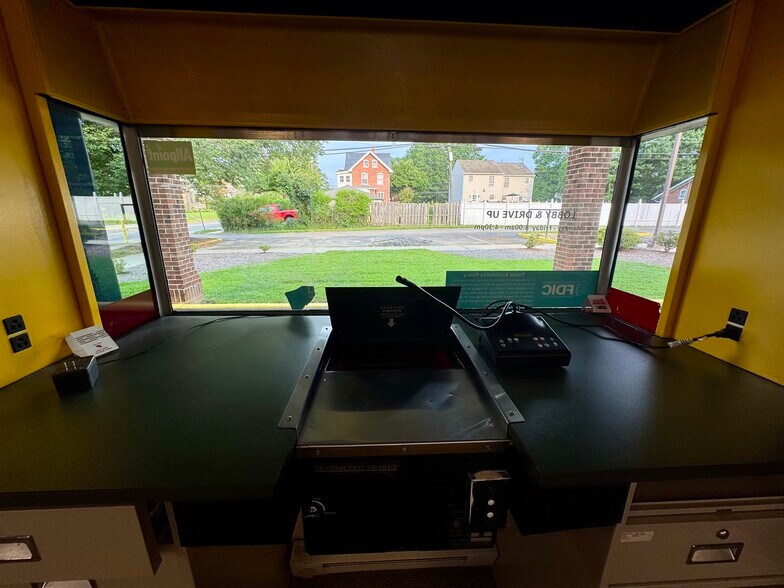 More Photos Of 126 S 3rd St, Oxford Office For Lease