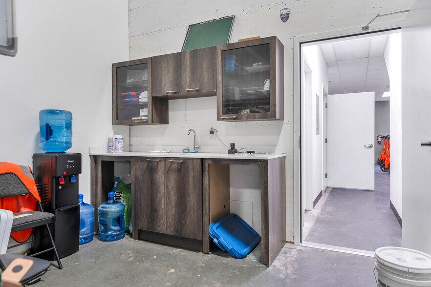 More Photos Of 580 Nicola Ave, Port Coquitlam Warehouse For Lease