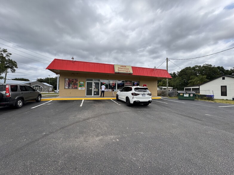 Primary Photo Of 1929 Clay St, Kissimmee Convenience Store For Lease