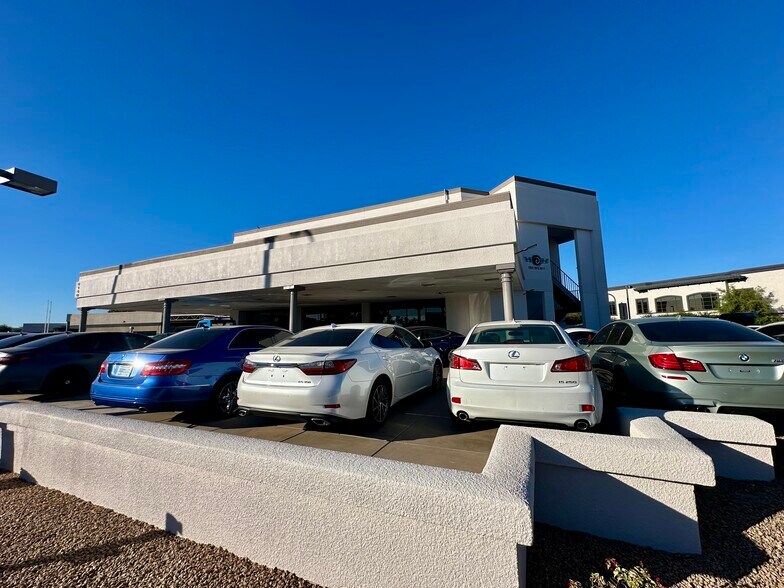 Primary Photo Of 8140 E Butherus Dr, Scottsdale Auto Dealership For Lease