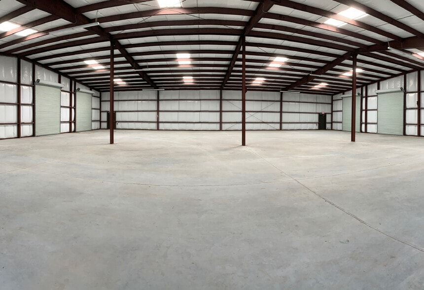 More Photos Of 14353 N Main St, Jacksonville Warehouse For Sale