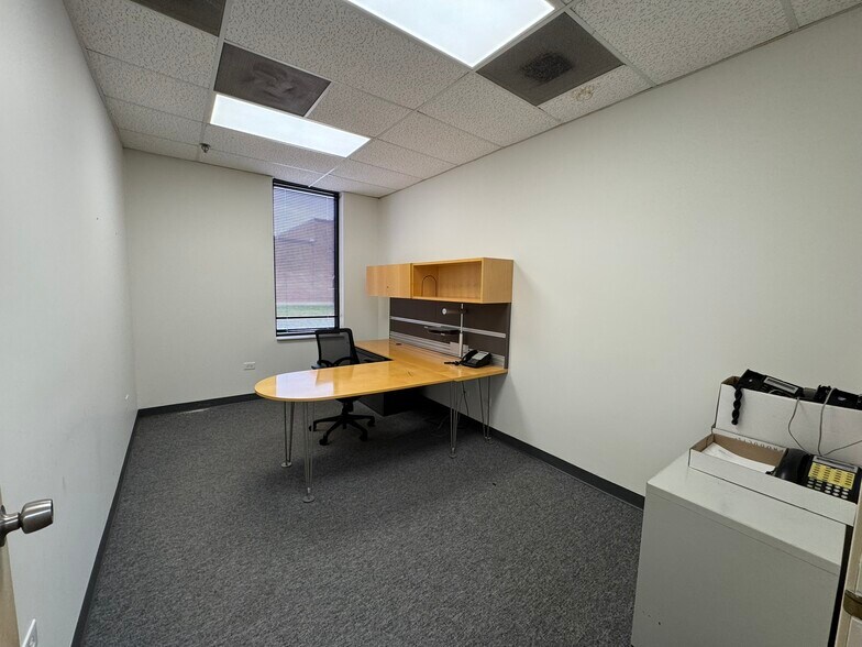 More Photos Of 1985 Ohio St, Lisle Warehouse For Lease