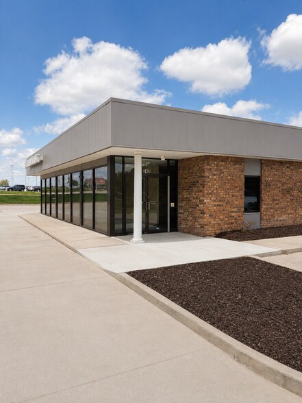 More Photos Of 8407 N Main St, Kansas City Storefront Retail Office For Lease