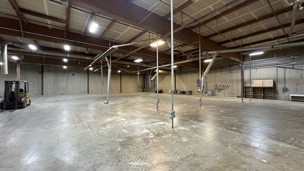 More Photos Of 2219 Talley Way, Kelso Industrial For Sale