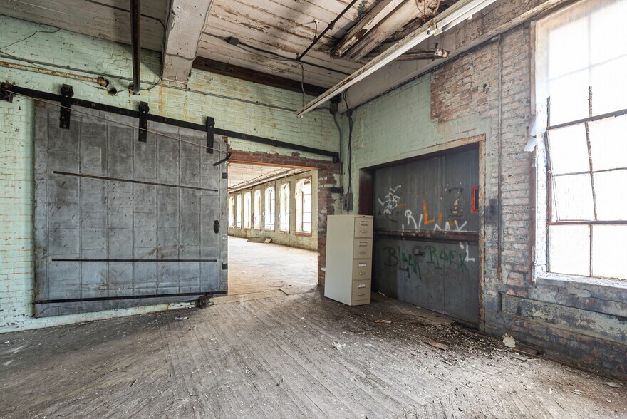 More Photos Of 3100-3104 N 17th St, Philadelphia Industrial For Sale