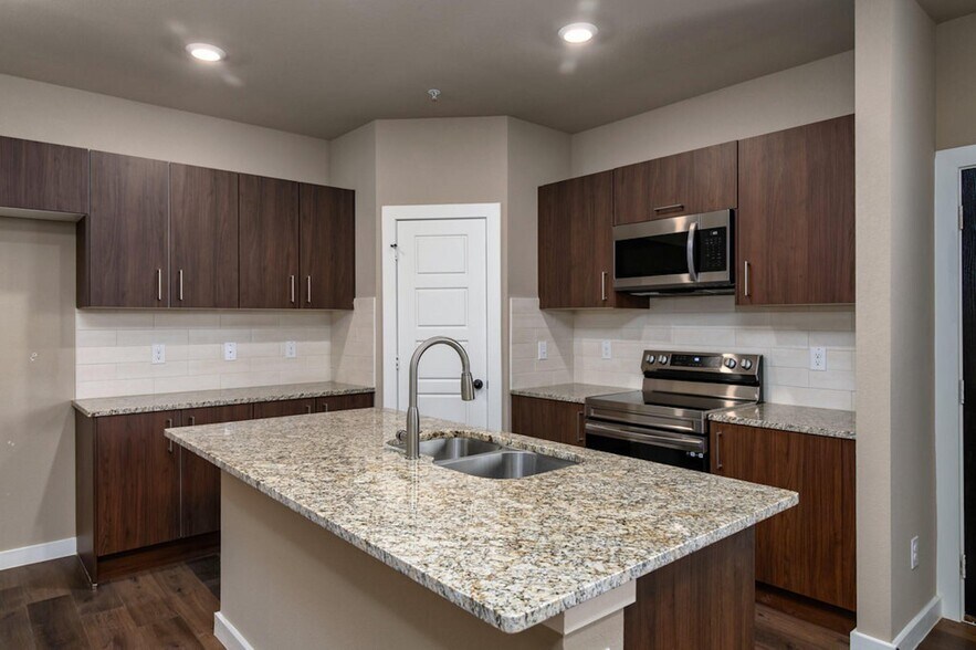 More Photos Of 640 Fallow Dr, Venus Multifamily For Sale