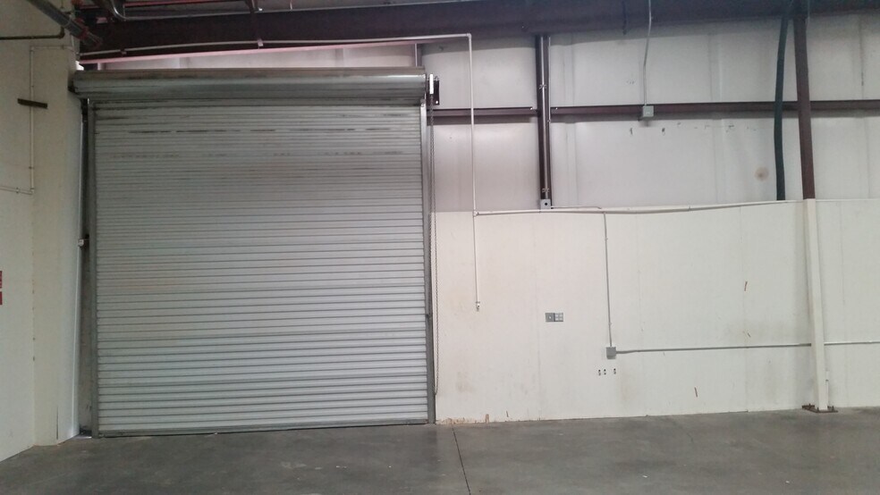 More Photos Of 2010 Holly Ave, Lake Havasu City Warehouse For Lease