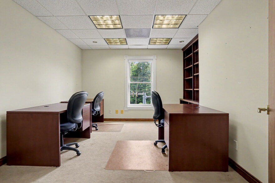 More Photos Of 27 Mill Plain Rd, Danbury Office For Sale
