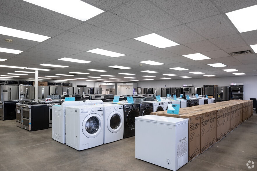 More Photos Of 3303-3381 N Academy Blvd, Colorado Springs Unknown For Lease