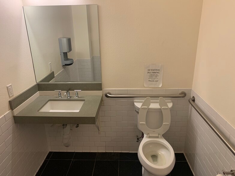 More Photos Of 16315 Monterey Hwy, Morgan Hill Freestanding For Lease