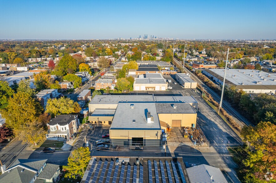 More Photos Of 19 Jackson Ave, Collingdale Manufacturing For Lease