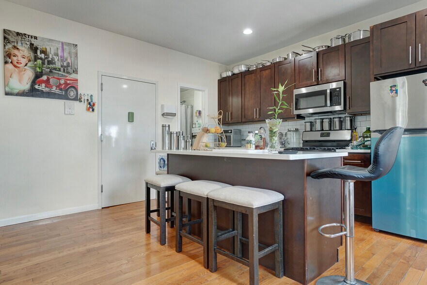 More Photos Of 174 Wyona St, Brooklyn Office Residential For Lease