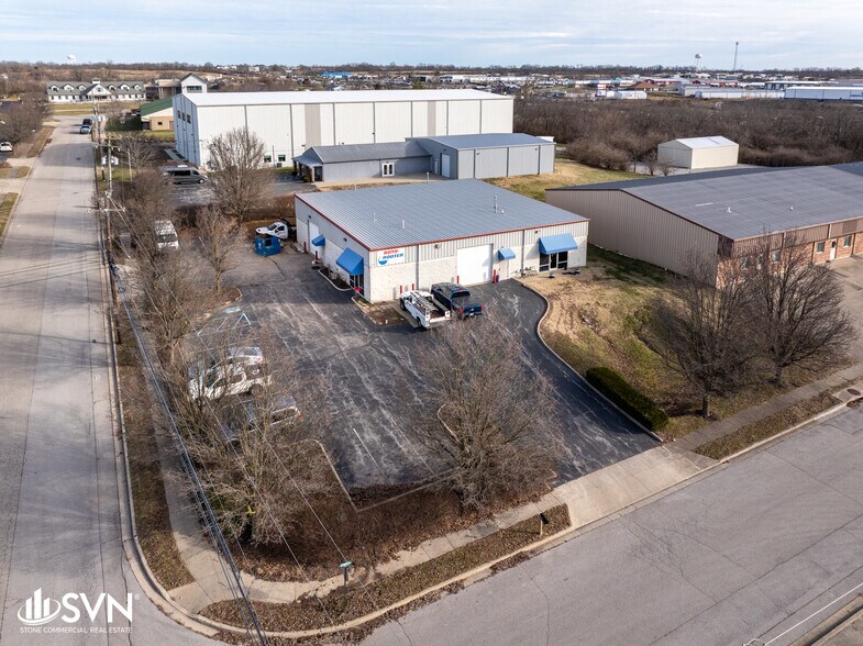 Primary Photo Of 101 Kemper Dr, Nicholasville Warehouse For Sale